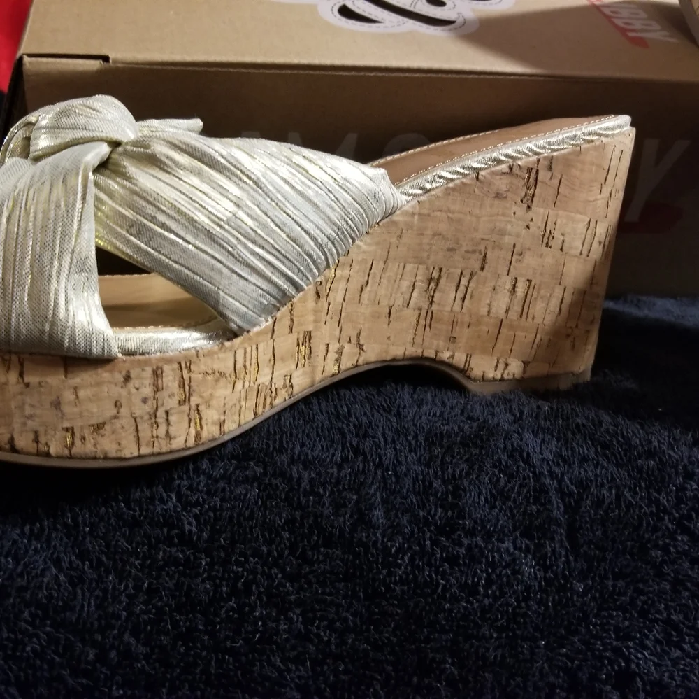 Sam and Libby woman's Claudia wedge comfy shoe sandal 70s vibe